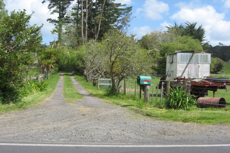 Photo of property in 102 Awa Road, Kumeu, 0891