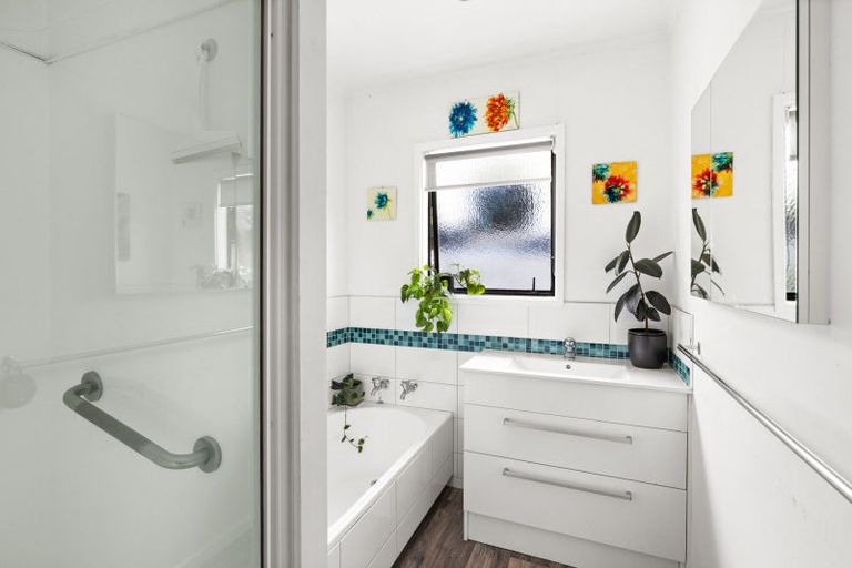 Photo of property in 5 Cormack Place, Greenmeadows, Napier, 4112