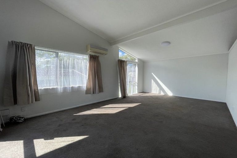 Photo of property in 4 Mon Desir Place, Manurewa, Auckland, 2102