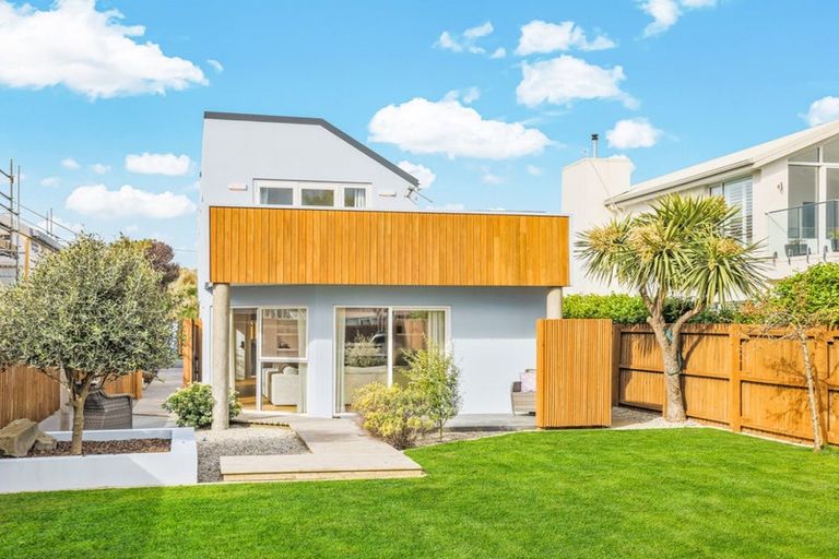 Photo of property in 10 Marine Parade, North New Brighton, Christchurch, 8083