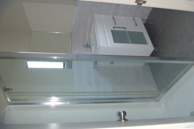 Photo of property in 1/8 Senecio Place, Weymouth, Auckland, 2103