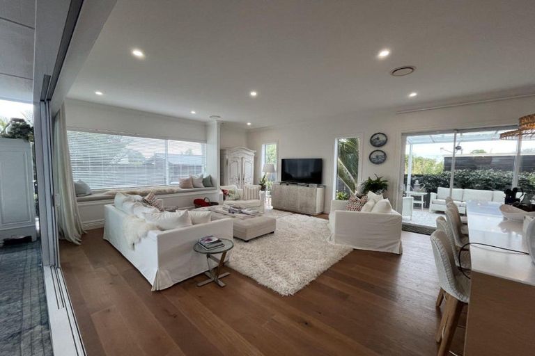 Photo of property in 161 Lemon Street, Strandon, New Plymouth, 4312