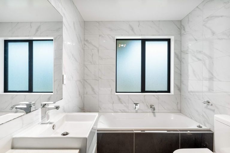 Photo of property in 5 Kahika Grove, Huapai, Kumeu, 0810