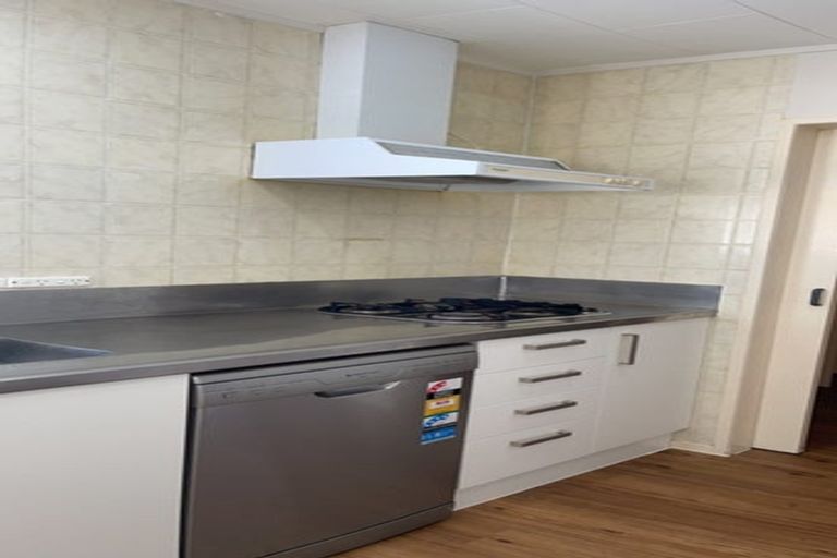 Photo of property in 16 Spinella Drive, Bayview, Auckland, 0629