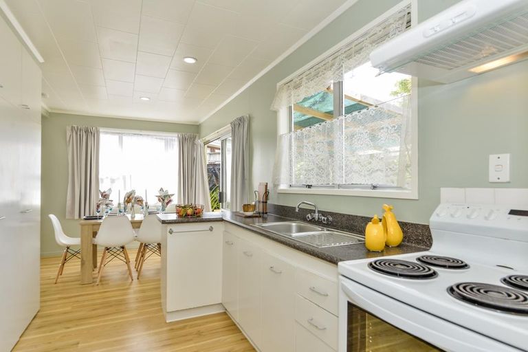 Photo of property in 66 Captain Scott Road, Glen Eden, Auckland, 0602