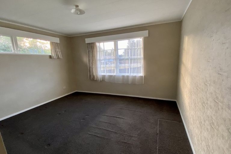 Photo of property in 20 Newland Grove, Henderson, Auckland, 0610