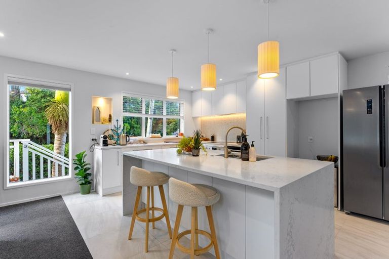 Photo of property in 32a Sandown Road, Rothesay Bay, Auckland, 0630