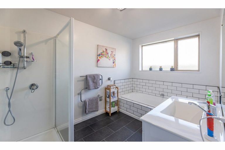 Photo of property in 10 Coolspring Way, Redwood, Christchurch, 8051