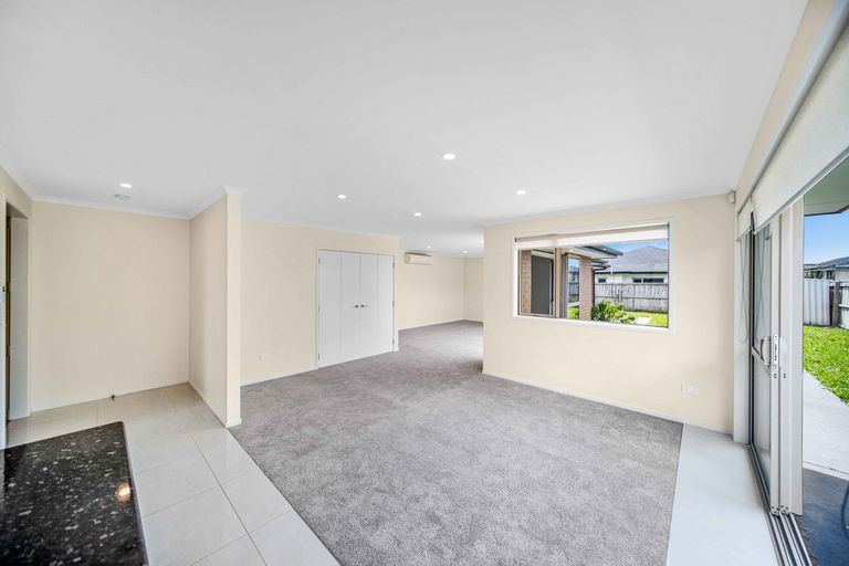 Photo of property in 22 Lamborn Drive, Papakura, 2110