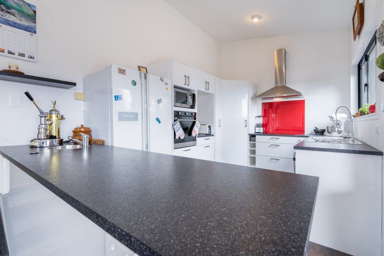 Photo of property in 59 Laingholm Drive, Laingholm, Auckland, 0604