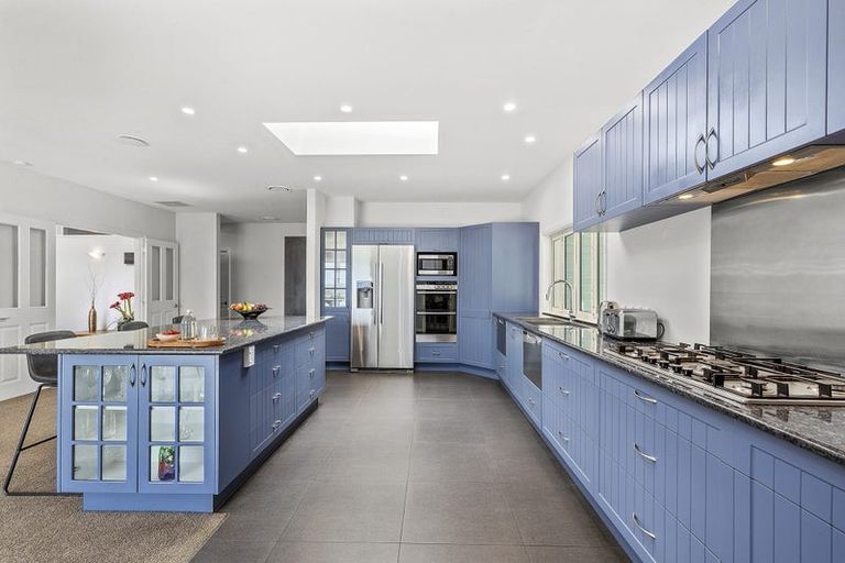 Photo of property in 11 Wilmshurst Place, Tawa, Wellington, 5028