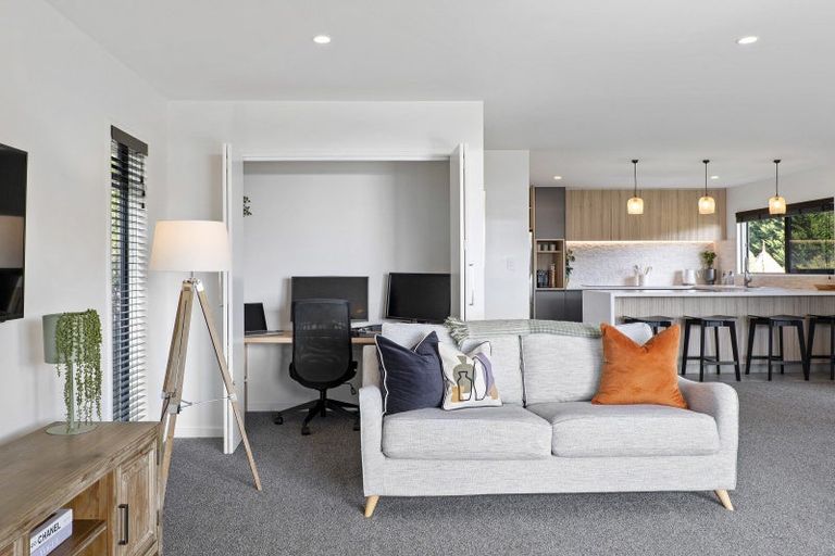 Photo of property in 32 Soleares Avenue, Mount Pleasant, Christchurch, 8081