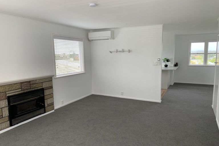 Photo of property in 308 Wairau Road, Glenfield, Auckland, 0629