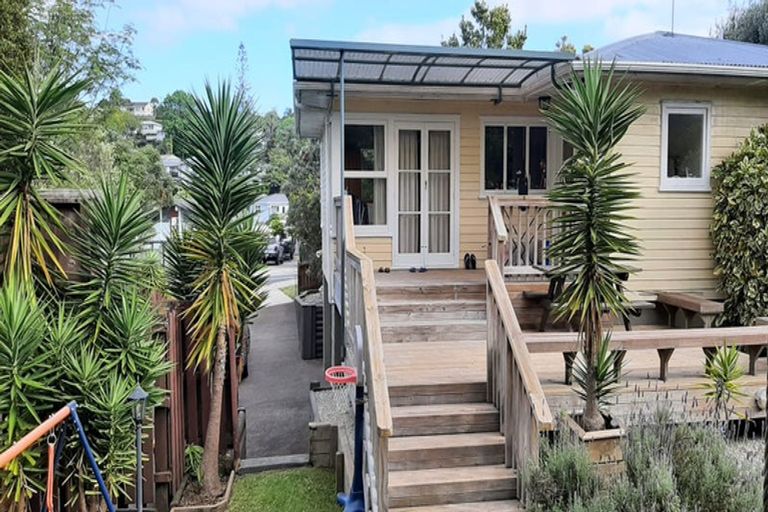 Photo of property in 60 Moore Street, Hillcrest, Auckland, 0627