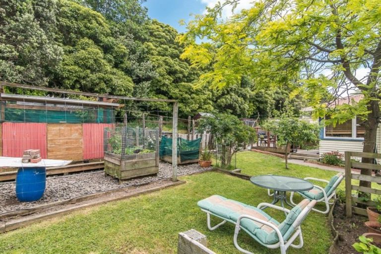 Photo of property in 12 Brazier Grove, Paraparaumu, 5032