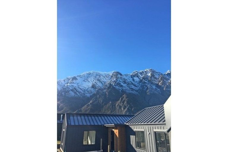 Photo of property in 8 Falconer Rise, Jacks Point, Queenstown, 9371