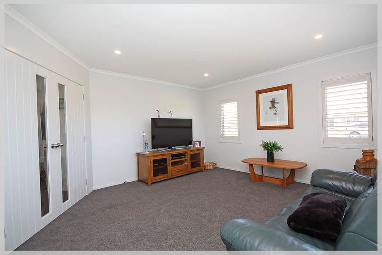 Photo of property in 10 Story Street, Foxton Beach, Foxton, 4815