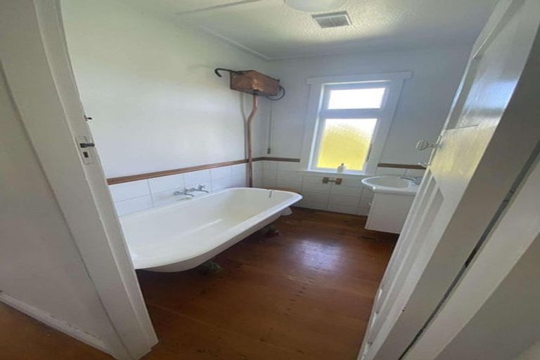 Photo of property in 6 Semeloff Terrace, Aro Valley, Wellington, 6021