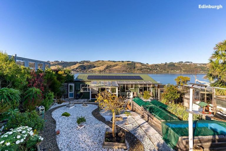Photo of property in 241 Ravensbourne Road, Ravensbourne, Dunedin, 9022