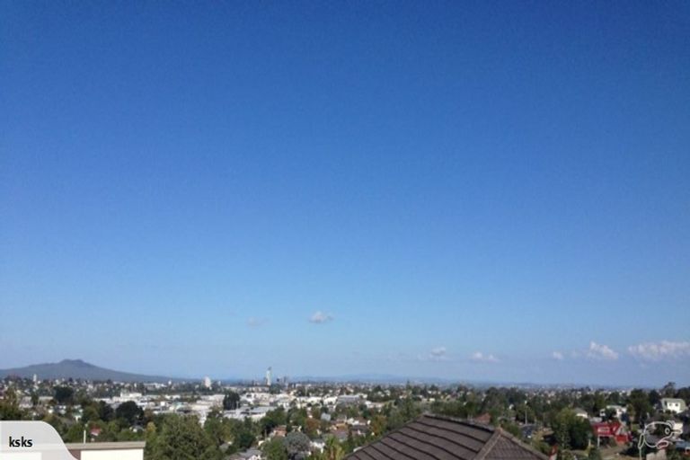 Photo of property in 557c Glenfield Road, Glenfield, Auckland, 0629