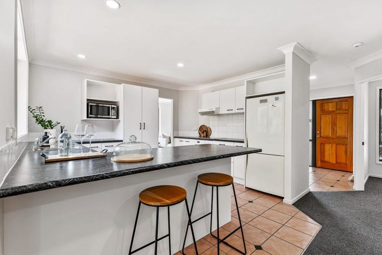 Photo of property in 12 Semillon Avenue, Henderson, Auckland, 0612