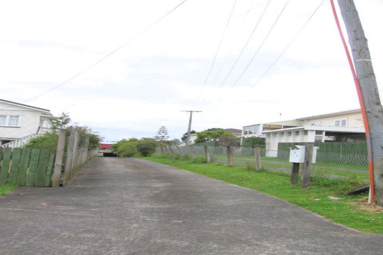 Photo of property in 2/62 Clayburn Road, Glen Eden, Auckland, 0602