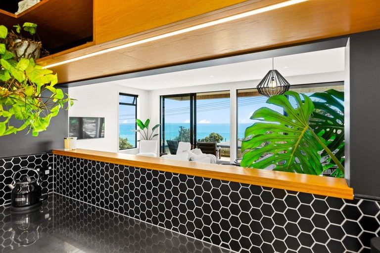 Photo of property in 11 Edwin Mitchelson Road, Muriwai, Waimauku, 0881