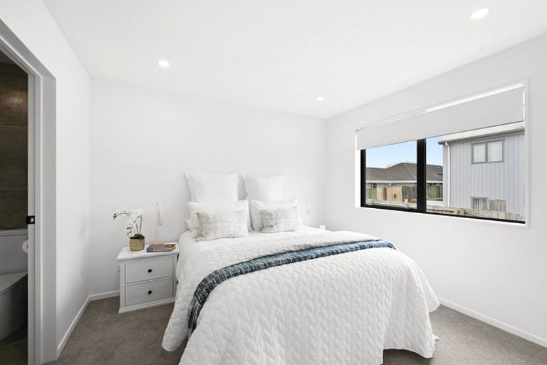 Photo of property in 12c Massine Place, Randwick Park, Auckland, 2105