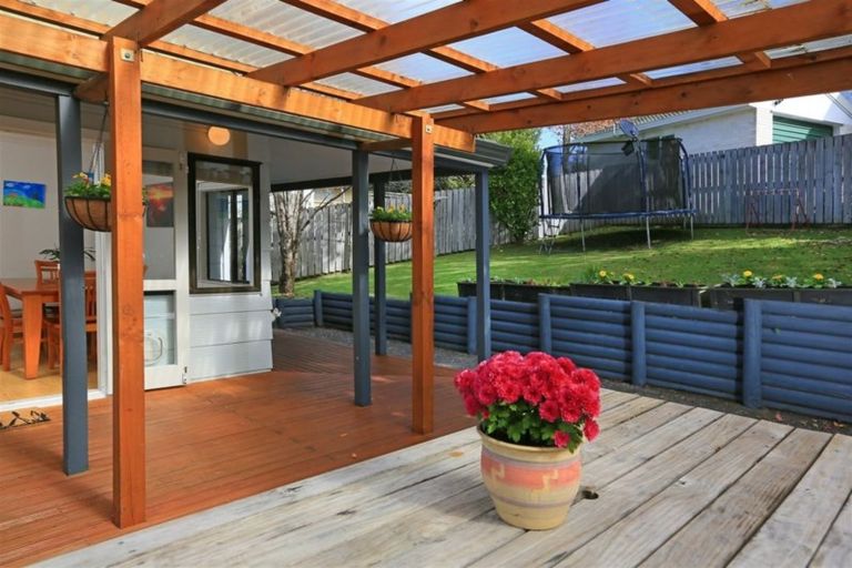 Photo of property in 48 Vintage Drive, Henderson, Auckland, 0612