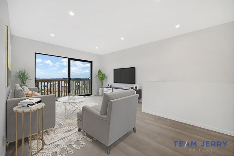 Photo of property in 40b Crestview Rise, Papakura, 2110