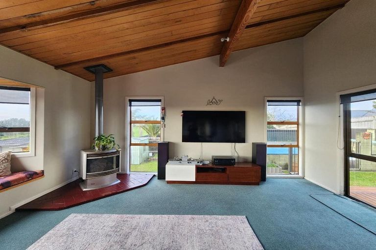 Photo of property in 8b Julian Place, Westown, New Plymouth, 4310