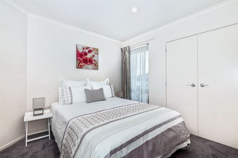 Photo of property in 21 Nimstedt Avenue, Oteha, Auckland, 0632