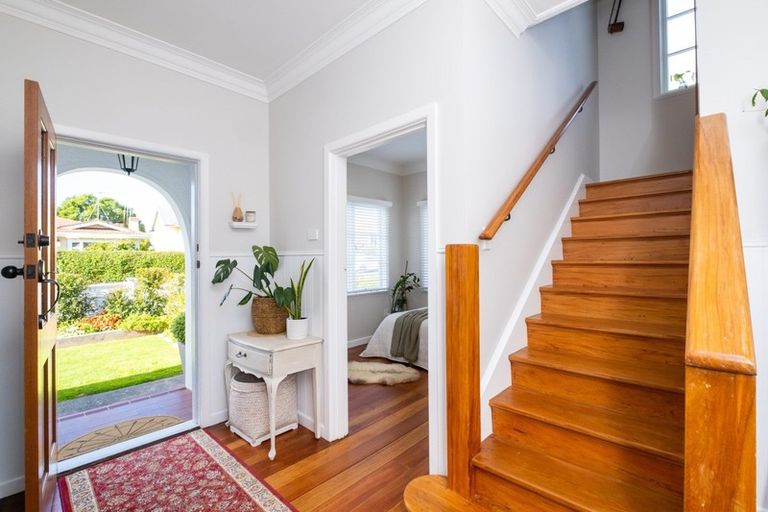 Photo of property in 6 Coleman Terrace, Hospital Hill, Napier, 4110