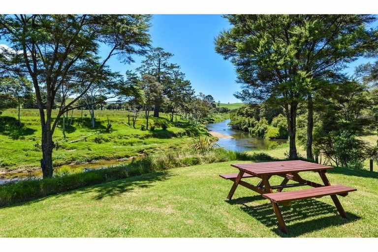 Photo of property in 846 Puketona Road, Haruru, 0204