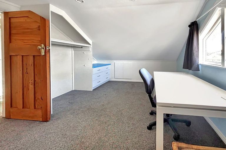 Photo of property in 43 Tauhinu Road, Miramar, Wellington, 6022