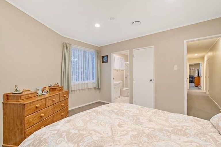 Photo of property in 43 Mack Place, Red Hill, Papakura, 2110