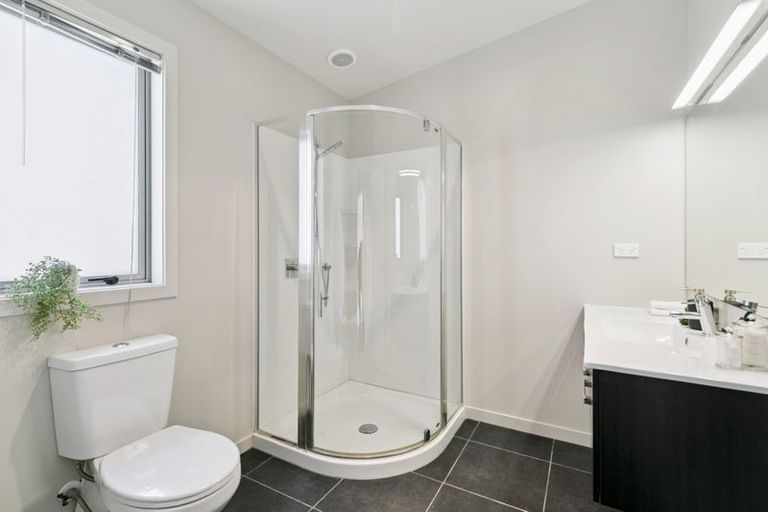 Photo of property in 18 Cosgrove Rise, Riverstone Terraces, Upper Hutt, 5018