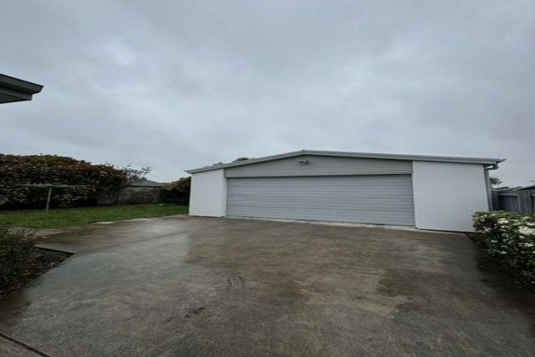 Photo of property in 17 Royal Park Drive, Parklands, Christchurch, 8083