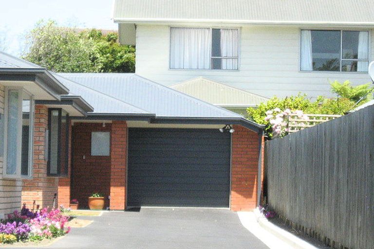 Photo of property in 1/33 Pinehurst Crescent, Russley, Christchurch, 8042