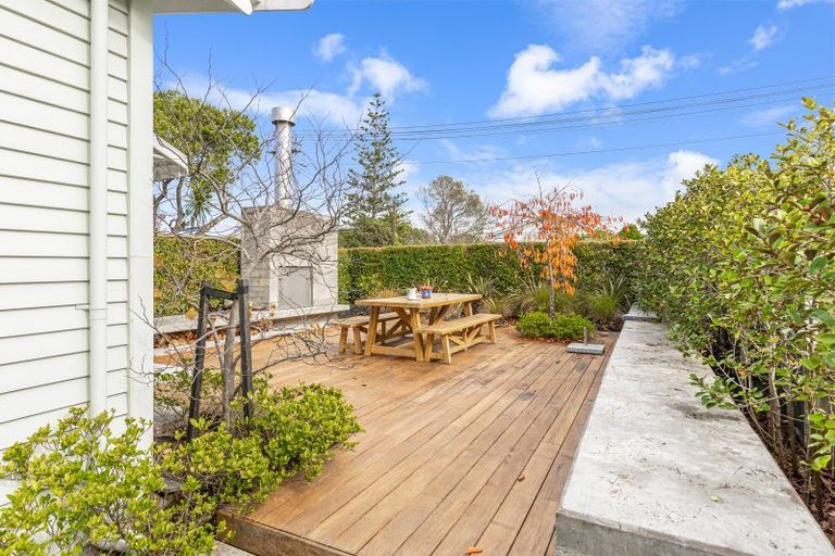 Photo of property in 41 Hanlon Crescent, Narrow Neck, Auckland, 0624