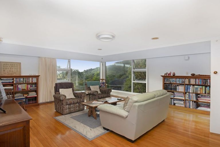 Photo of property in 13 Wilmshurst Place, Tawa, Wellington, 5028