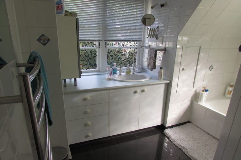 Photo of property in 404 Muritai Road, Eastbourne, Lower Hutt, 5013