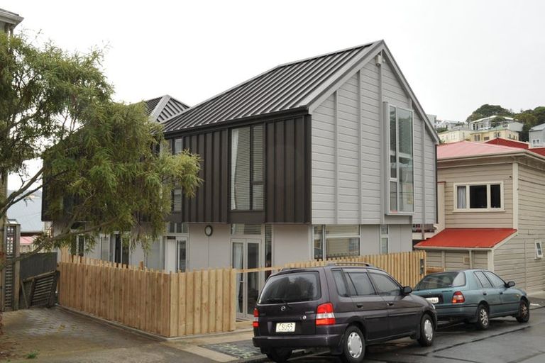 Photo of property in 2b Devon Street, Aro Valley, Wellington, 6021