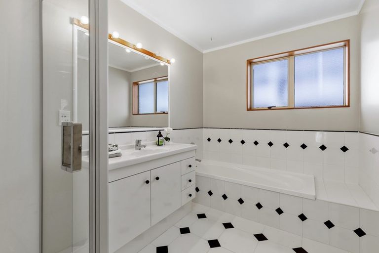 Photo of property in 11 Angel Way, Stanmore Bay, Whangaparaoa, 0932