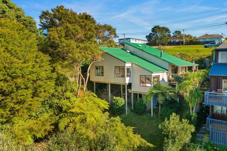 Photo of property in 811 East Coast Road, Northcross, Auckland, 0630