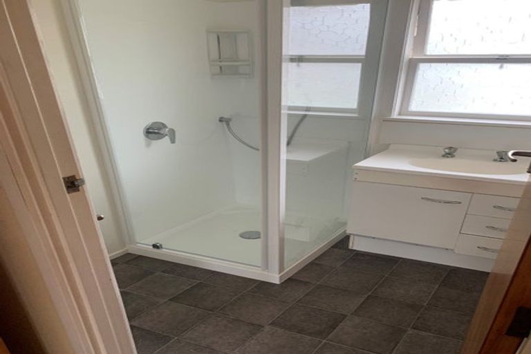 Photo of property in 1/203 Forrest Hill Road, Forrest Hill, Auckland, 0620