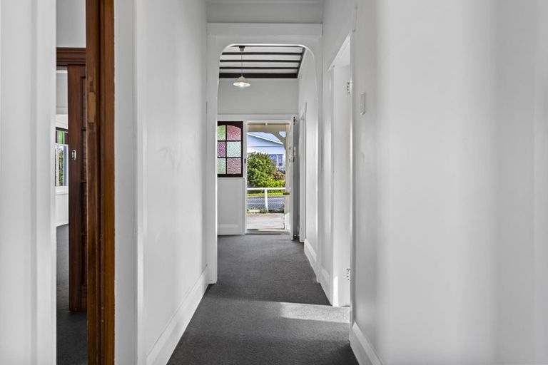 Photo of property in 25 Paynters Avenue, Strandon, New Plymouth, 4312