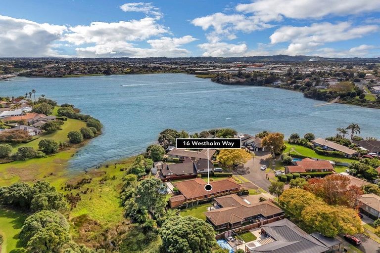 Photo of property in 16 Westholm Way, Pahurehure, Papakura, 2113