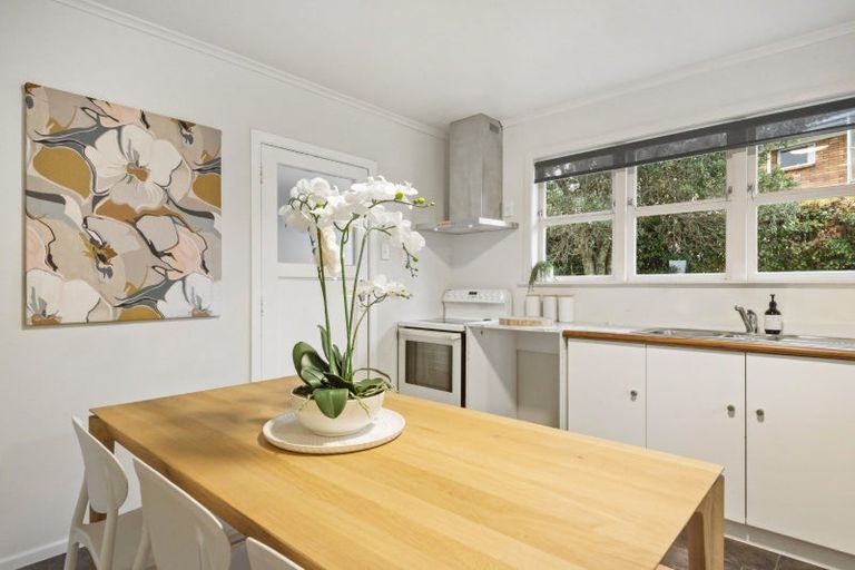 Photo of property in 72 Blakeborough Drive, Forrest Hill, Auckland, 0620