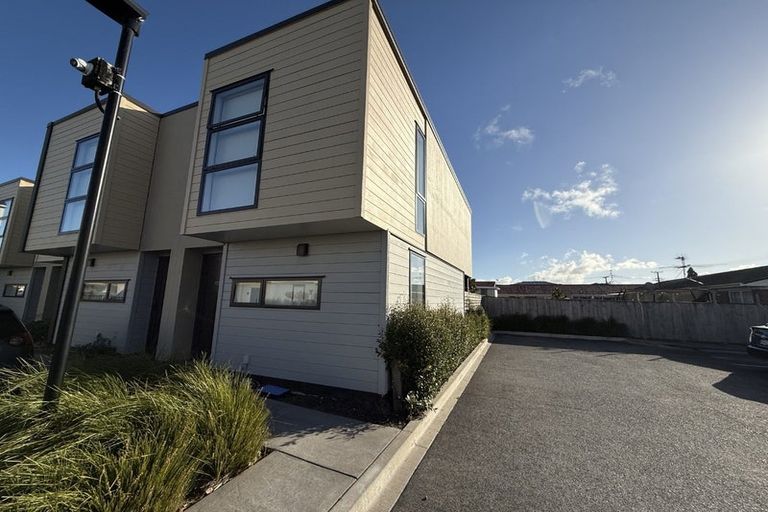 Photo of property in 1/16 Parson Lane, Papatoetoe, Auckland, 2025
